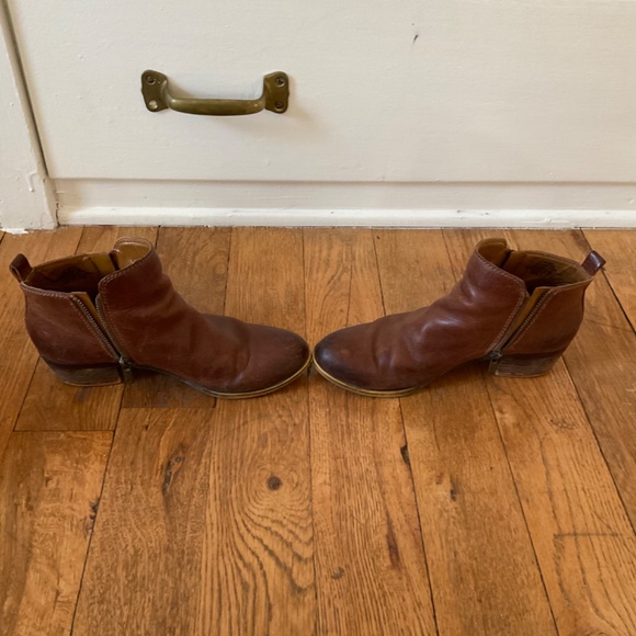 Lucky Brand Basel Flat Bootie size 5.5 - Picture 2 of 6